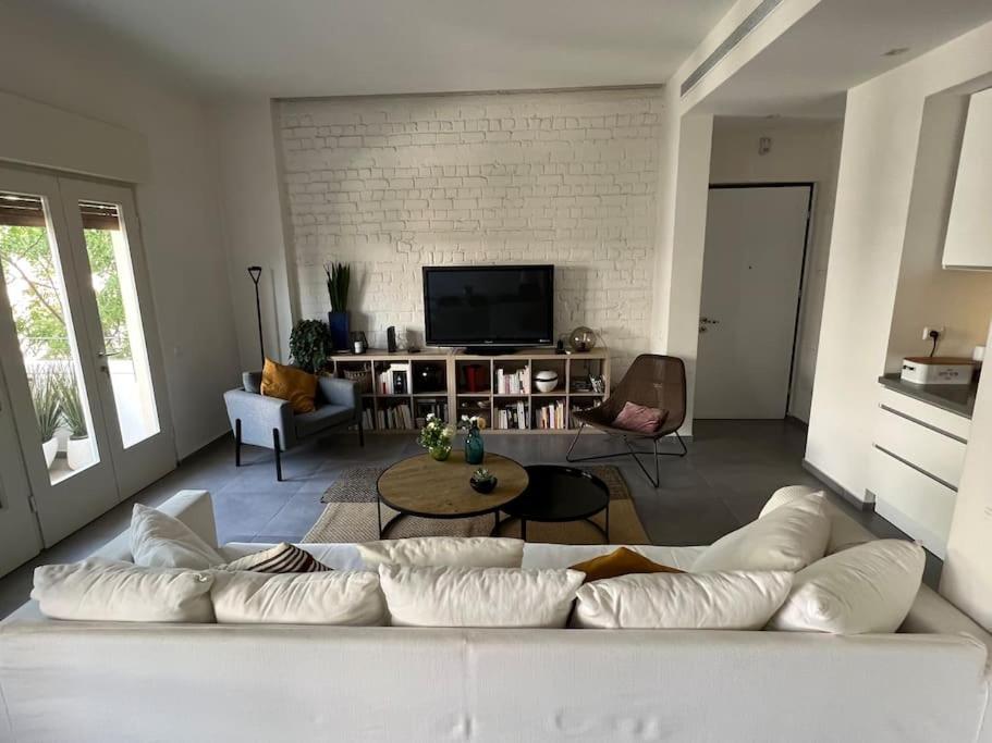 Lovely Flat In Sheinkin Street Apartment